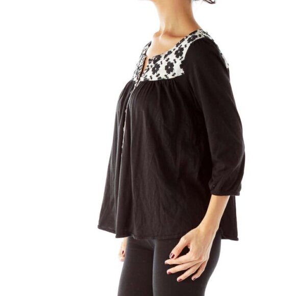 Deletta Black Cream Embroidered Peasant Top - Picture 2 of 3